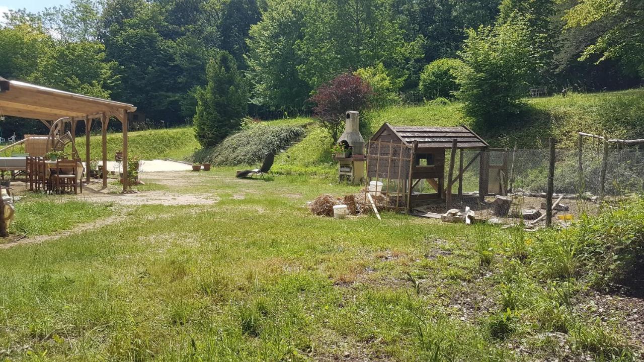 Lovely 2-Bed Shepherds Hut In A Forest Sougeres-en-Puisaye エクステリア 写真