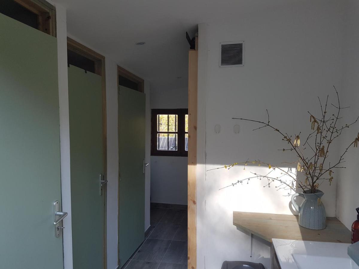 Lovely 2-Bed Shepherds Hut In A Forest Sougeres-en-Puisaye エクステリア 写真